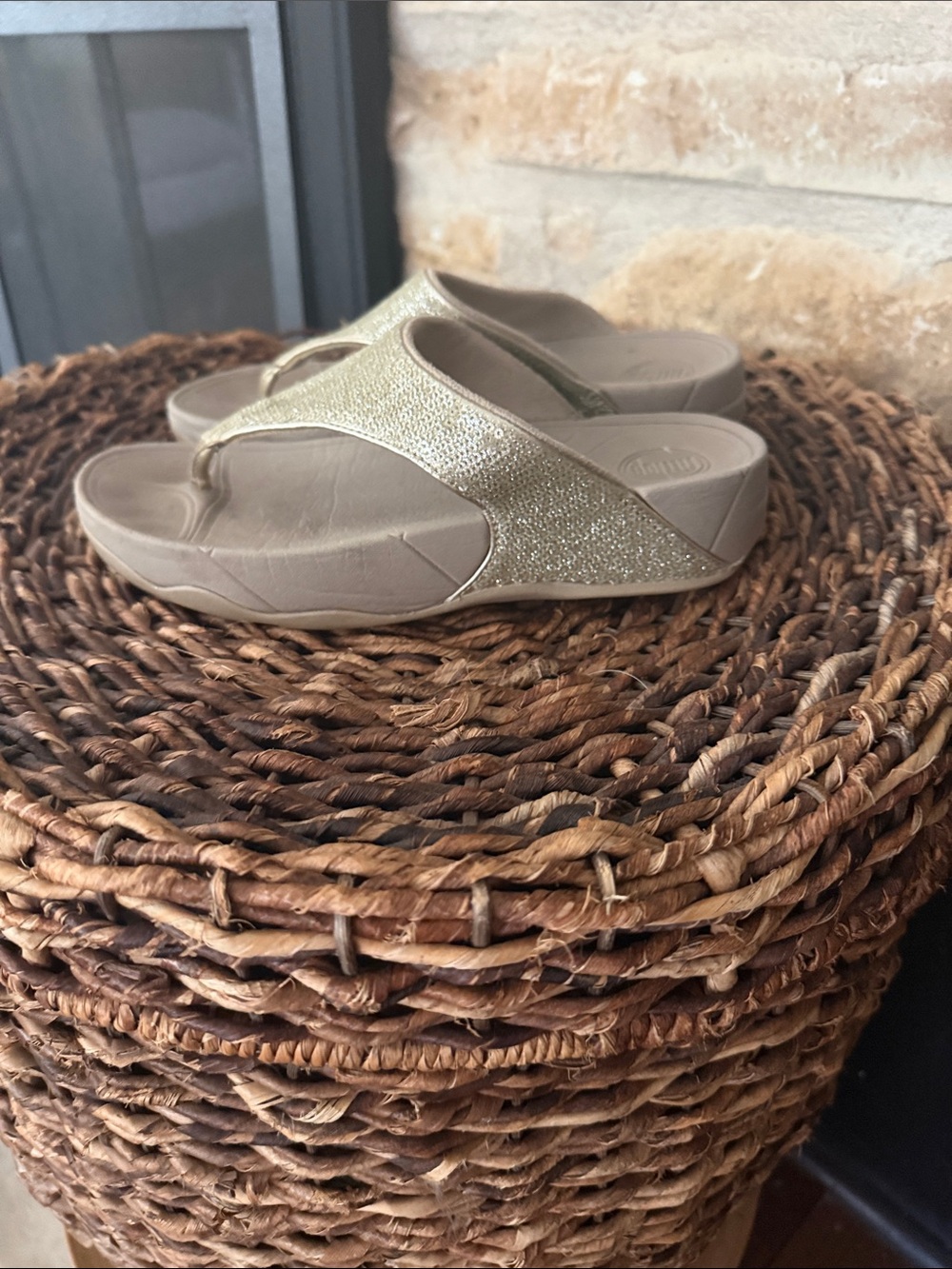 FitFlop Women's Glitter Thong Sandals Gold - Comfortable Slide flip flop Sz 7